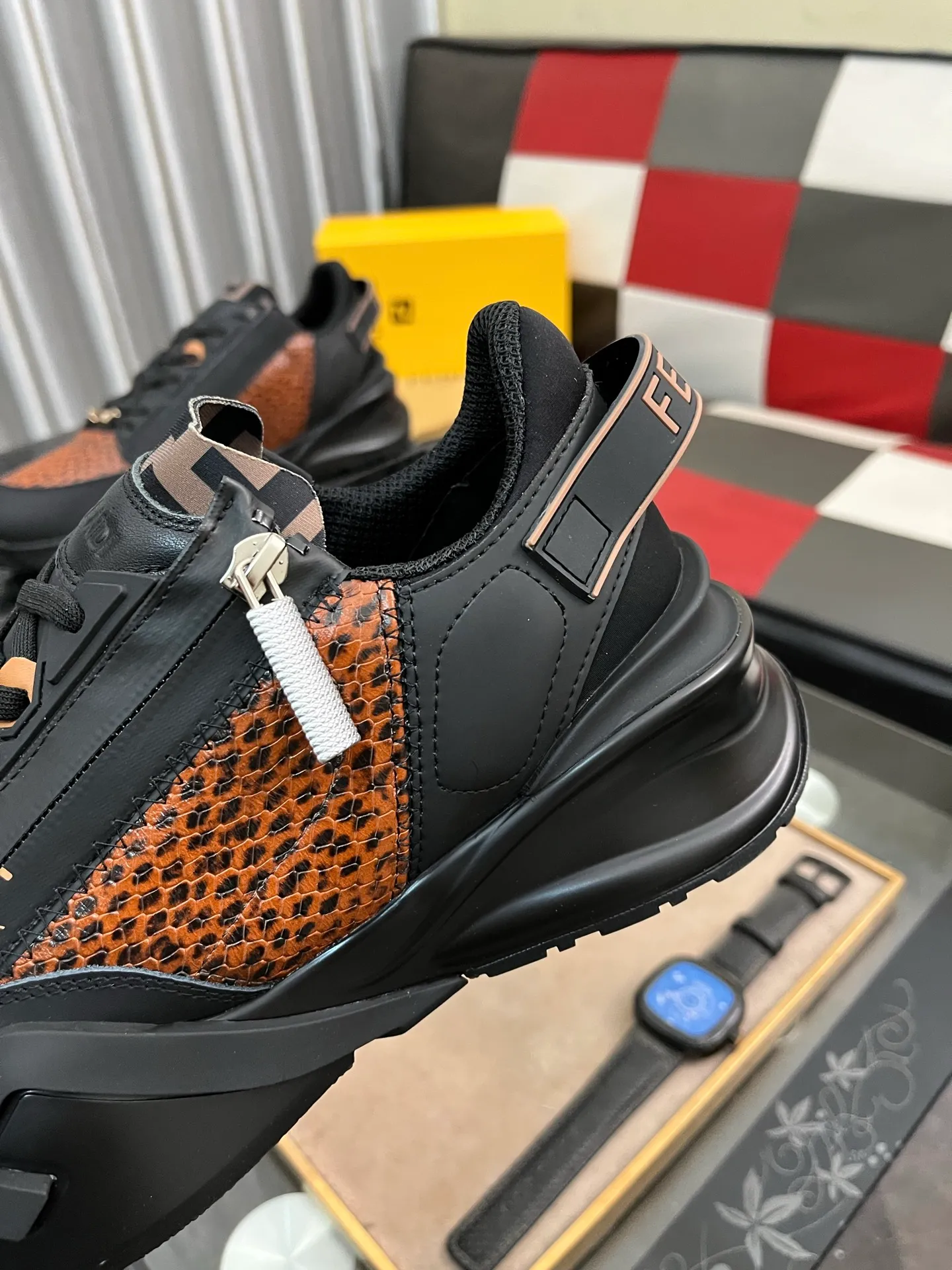 Men's Men's Shoes💰540⌚️⌚️【FENDI】FENDI high-tops are classic and comfortable for men. This complex sneaker is made of soft calfskin➕genuine leather lining➕original ultra-light rubber material with rough outsole. This unique and thin style is suitable for the casual and refined sensibility of this season. It is comfortable and natural on the feet. It is an everyday style for casual travel in autumn and winter! 38−444️⃣colors available